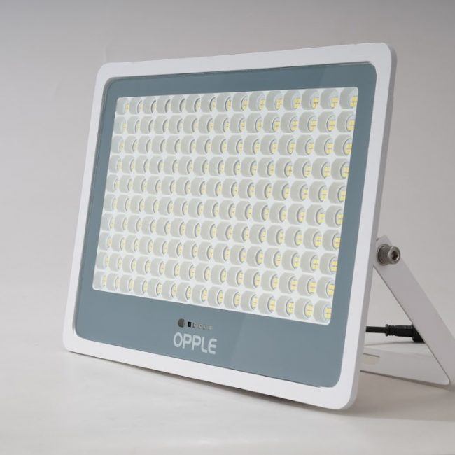 LED-Solar-Floodlight-E2-3-650x650