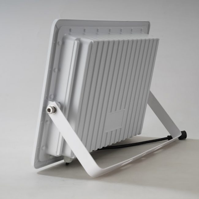 LED-Solar-Floodlight-E2-4-650x650