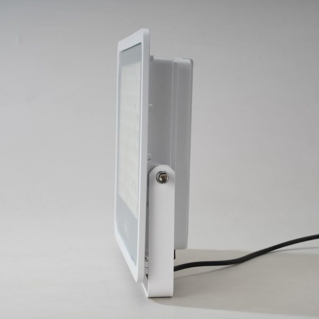 LED-Solar-Floodlight-E2-5-650x650